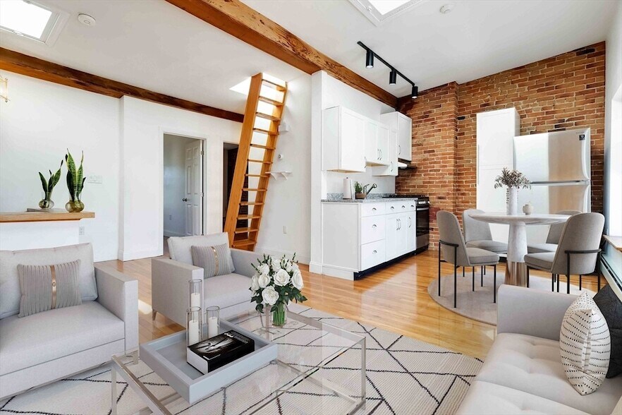 31 Division St, Unit 3 in Chelsea, MA - Building Photo