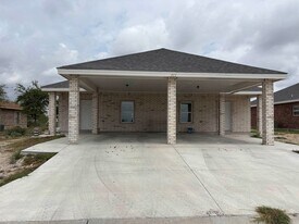 311 Rosalinda Dr in Del Rio, TX - Building Photo