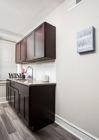 Lincoln Court Apartments photo'