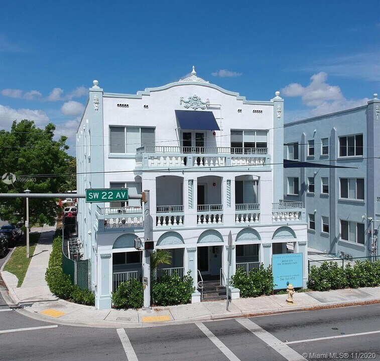 1818 SW 22nd Ave-Unit -1 in Miami, FL - Building Photo