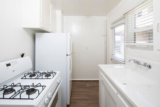 960 Opal St in San Diego, CA - Building Photo - Building Photo