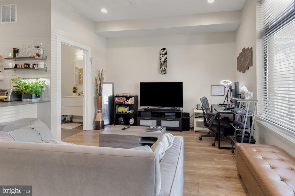385 Martin St-Unit -1F in Philadelphia, PA - Building Photo