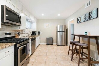 1919 Puritan Dr in Irving, TX - Building Photo - Building Photo