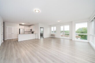 16 Bennett St, Unit 512 in Jersey City, NJ - Building Photo - Building Photo