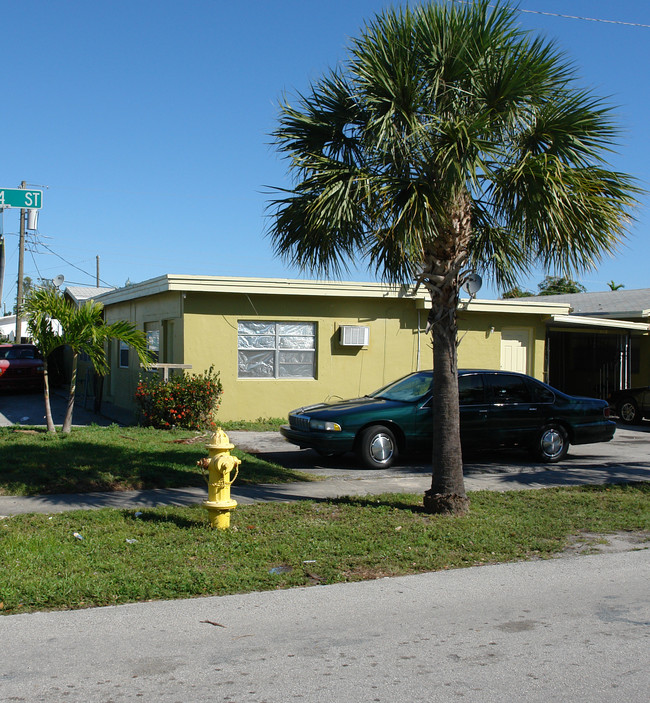 331 Ja Ely Blvd in Hollywood, FL - Building Photo - Building Photo