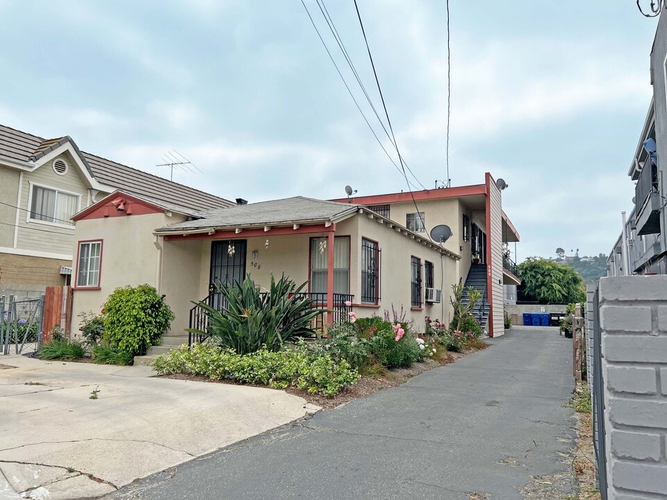 Chestnut Apartments in Los Angeles, CA - Building Photo