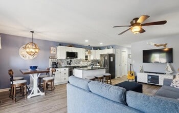 206 E Magnolia Ave in Wildwood, NJ - Building Photo - Building Photo