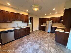 947 Carmalt St in Dickson City, PA - Building Photo - Building Photo