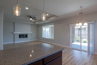 6053 Fallworth Dr in Redding, CA - Building Photo - Building Photo