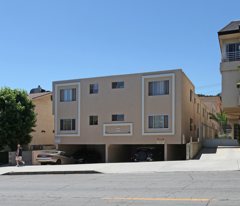 611 E Verdugo Ave in Burbank, CA - Building Photo