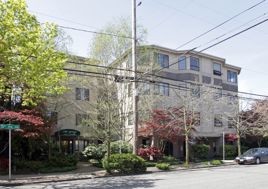 8401 5th Ave NE in Seattle, WA - Foto de edificio