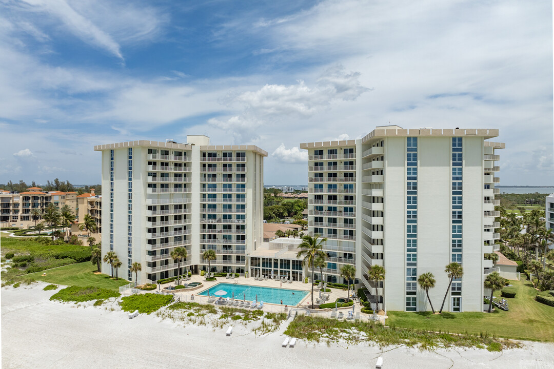 ISLANDER CLUB OF LONGBOAT in Longboat Key, FL - Building Photo