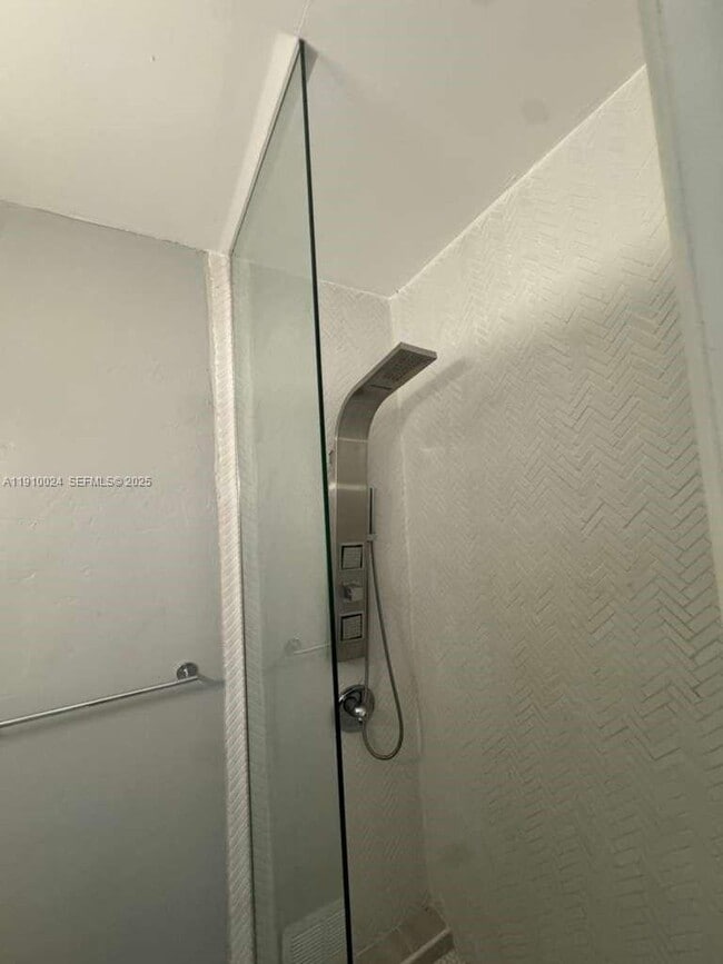 property at 319 W 28th St