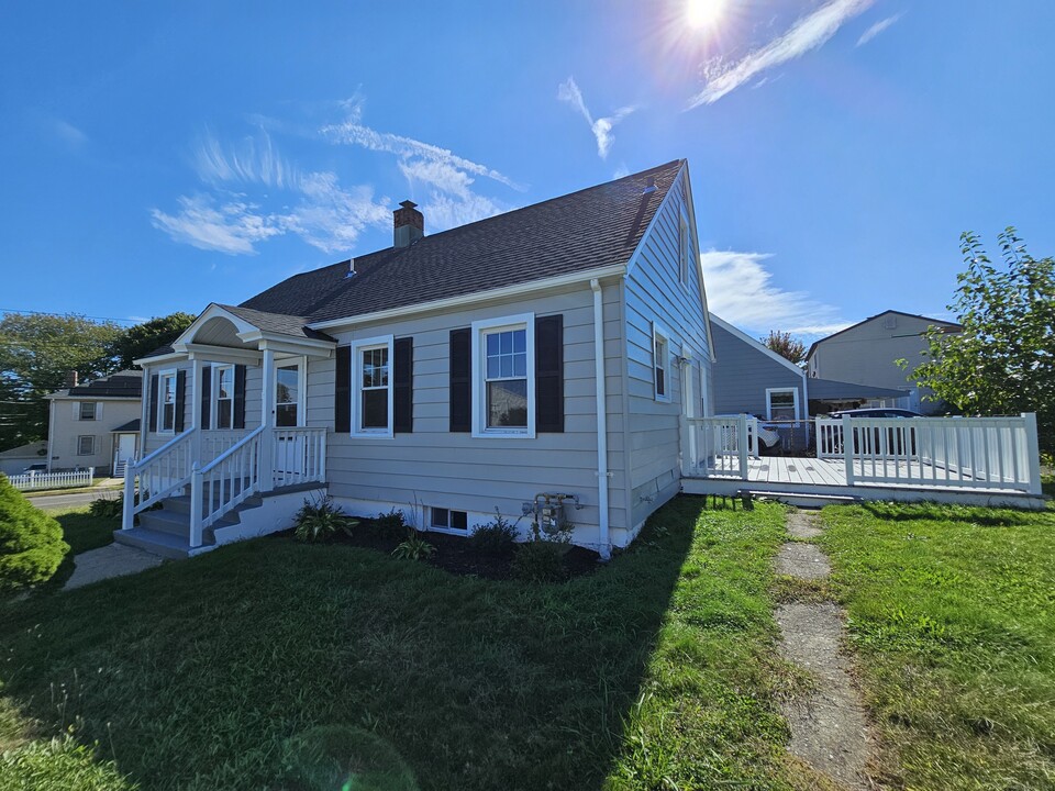 11 Colony St in Stratford, CT - Building Photo