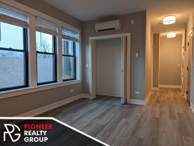 3937 N Janssen Ave, Unit s1 in Chicago, IL - Building Photo - Building Photo