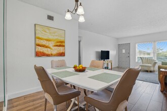 2257 World Pkwy Blvd W in Clearwater, FL - Building Photo - Building Photo