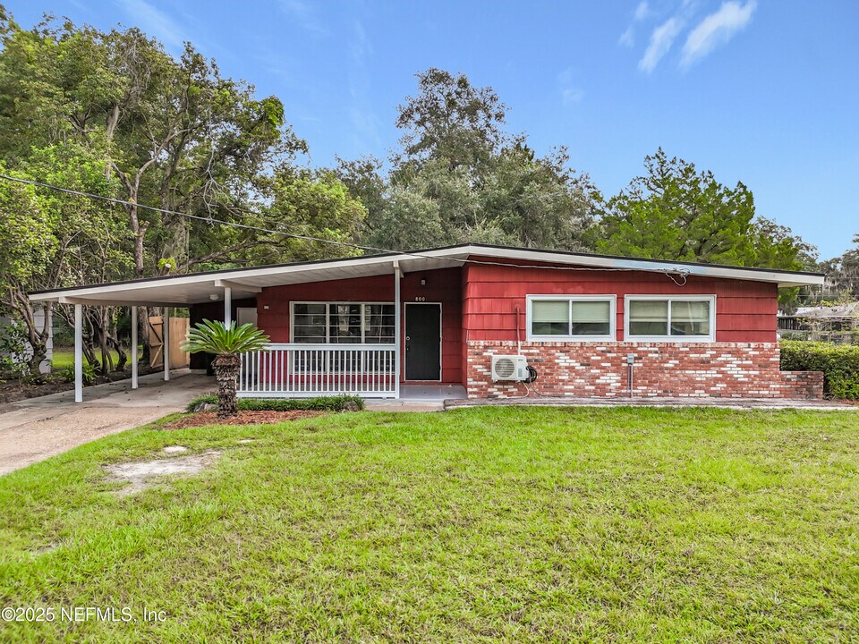 800 North St in Green Cove Springs, FL - Foto de edificio