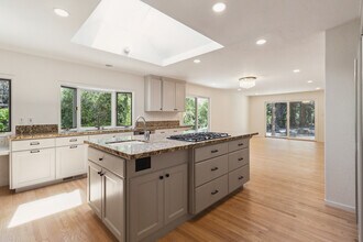 26530 Conejo Ct in Los Altos Hills, CA - Building Photo - Building Photo
