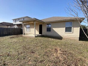 213 Pentire Way in Hutto, TX - Foto de edificio - Building Photo