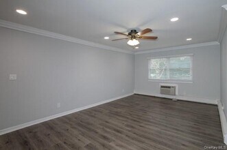 37 Elliott Pl in Smithtown, NY - Building Photo - Building Photo