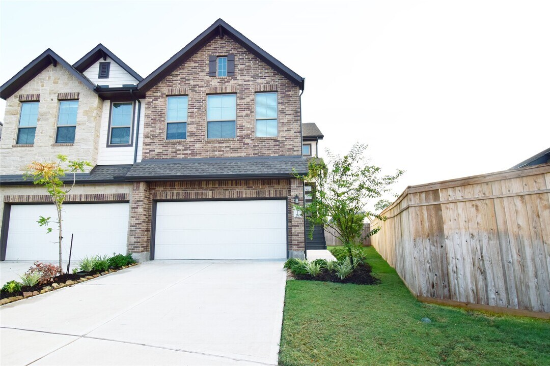 9442 Starlight Oak Dr in Missouri City, TX - Building Photo