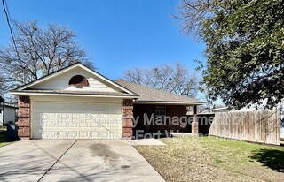 208 W Franklin Ave in Saginaw, TX - Building Photo