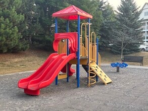 136 Aspen Springs Dr in Bowmanville, ON - Building Photo - Building Photo