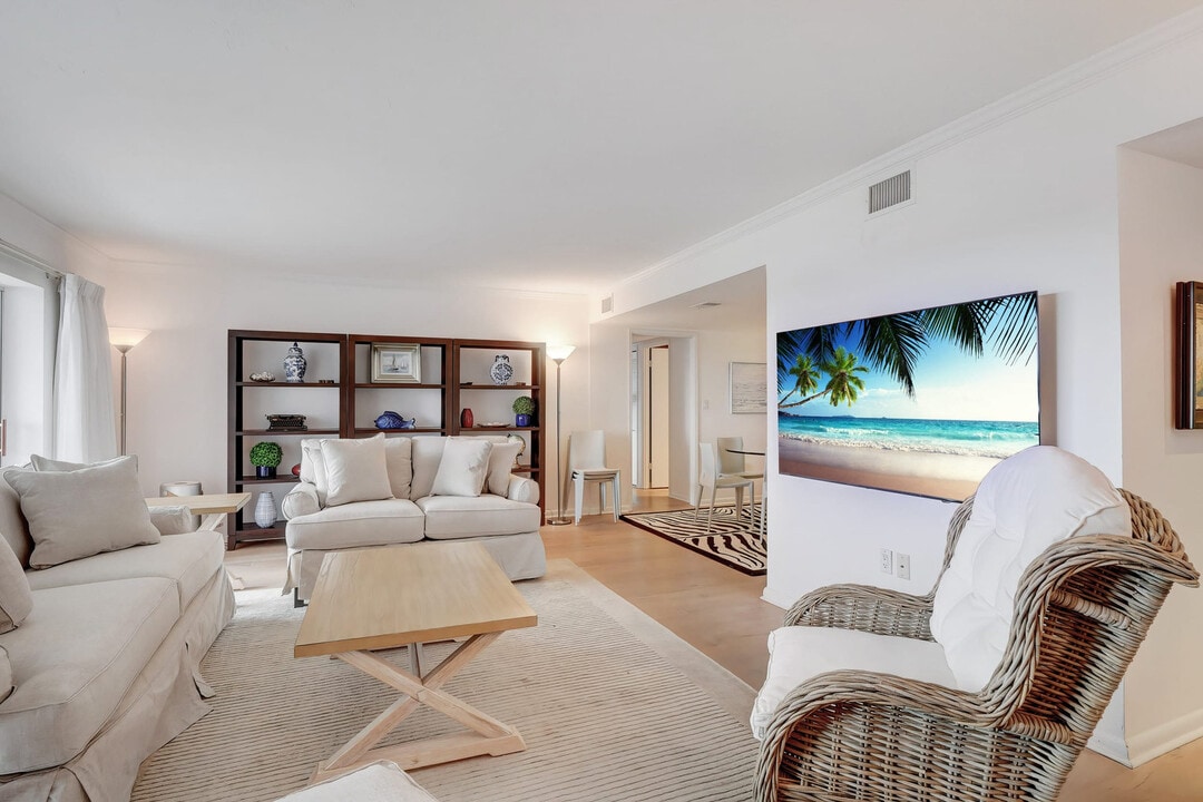 3951 Gulf Shore Blvd N in Naples, FL - Building Photo