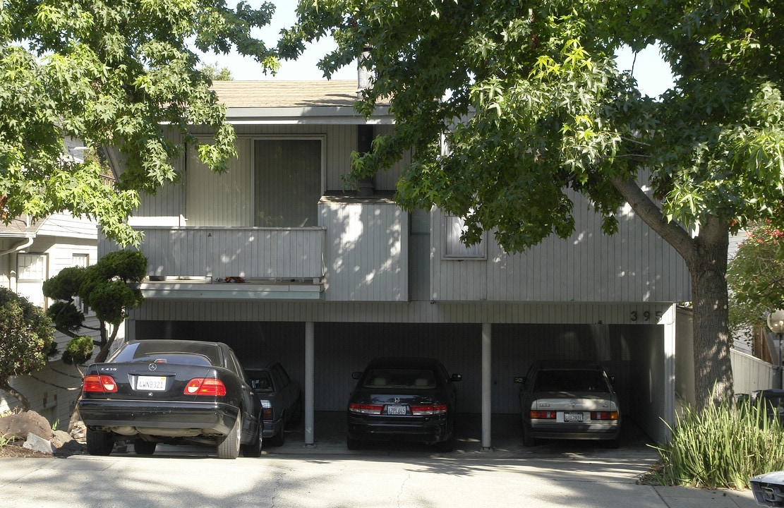 395 Orange St in Oakland, CA - Building Photo