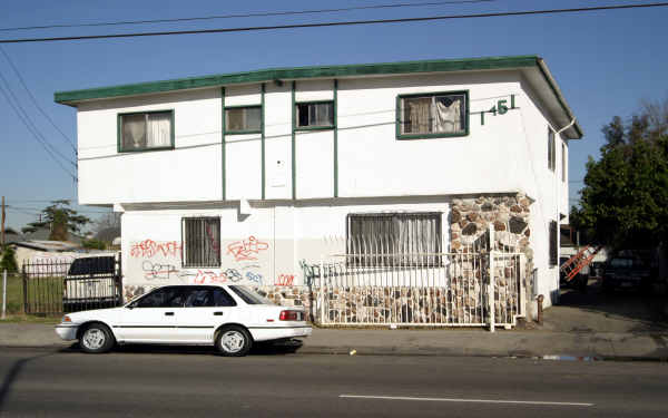 1451 E Vernon Ave in Los Angeles, CA - Building Photo