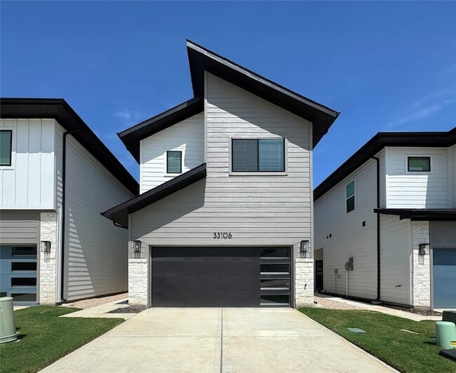 property at 33106 Oak Hts Pl