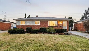 30745 Iroquois Dr in Warren, MI - Building Photo