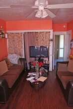 2906 S San Pedro St in Los Angeles, CA - Building Photo - Building Photo