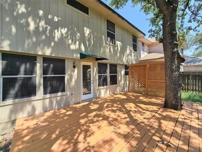 8021 Rimini Trail in Austin, TX - Foto de edificio - Building Photo