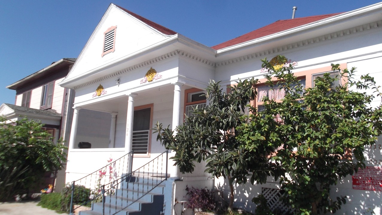 1324 Magnolia Ave in Los Angeles, CA - Foto de edificio