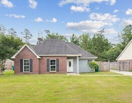 7332 Cherrydale Dr in Denham Springs, LA - Building Photo