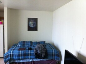 1437 S 81st St in West Allis, WI - Building Photo