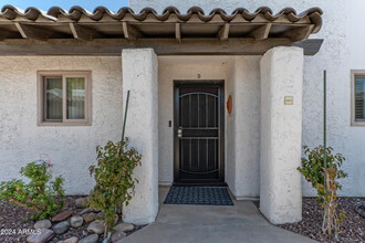 2400 N 71st St in Scottsdale, AZ - Foto de edificio - Building Photo
