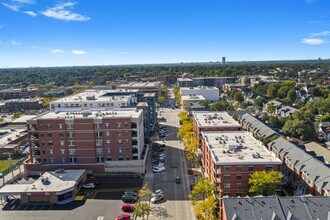 210 N Addison Ave #401, Unit 401 in Elmhurst, IL - Building Photo - Building Photo