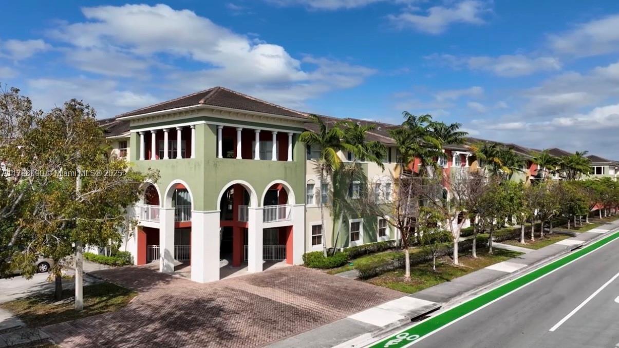 11002 NW 83rd St, Unit 201 in Doral, FL - Building Photo