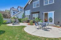 252 Waterside Cir in San Rafael, CA - Building Photo - Building Photo