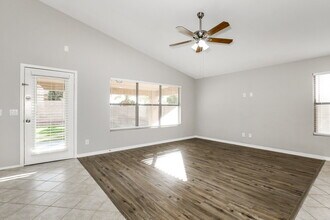 6525 W Behrend Dr in Glendale, AZ - Building Photo - Building Photo