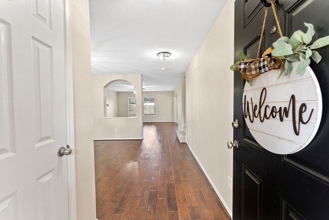 2419 Colonial Springs Ln