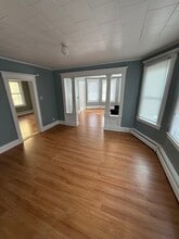 76 Lounsbury Ave in Waterbury, CT - Building Photo - Building Photo