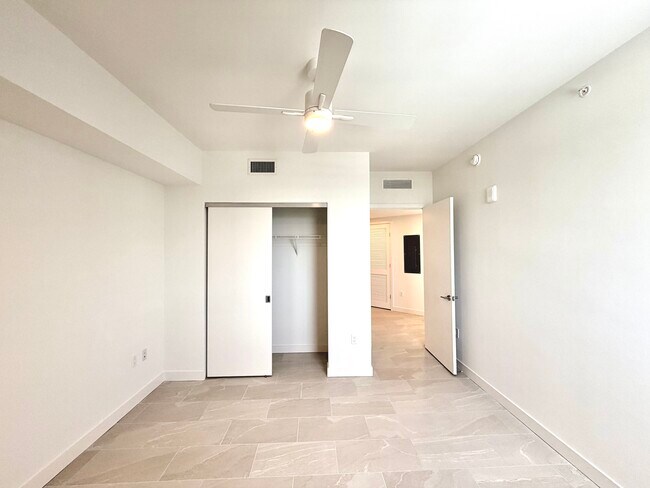 1910 NW 1st Pl, Unit B20 in Miami, FL - Building Photo - Building Photo