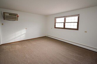 1725 40th St NW in Rochester, MN - Foto de edificio - Building Photo