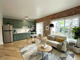 1101 Westerly Ter in Los Angeles, CA - Building Photo