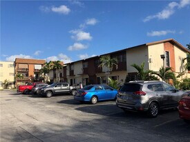 21 SW 109th Ave in Miami, FL - Building Photo