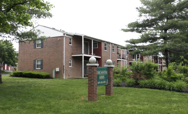 Dorchester Arms in Hightstown, NJ - Foto de edificio - Building Photo