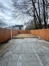 10002 92nd Ave, Unit Studio in Richmond Hill, NY - Foto de edificio - Building Photo